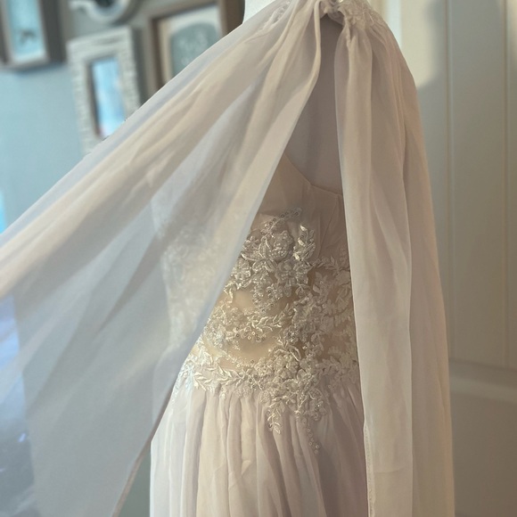 Elegant White Wedding Dress size 8 - Picture 5 of 12